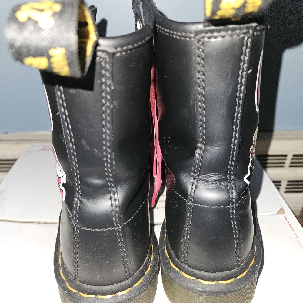 Dr. Martens Hello Kitty & Friends
